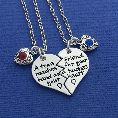 FRIENDSHIP NECKLACE SET .